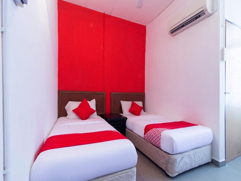 Oyo 1093 Ali'S Motel Teluk Bahang Exterior foto